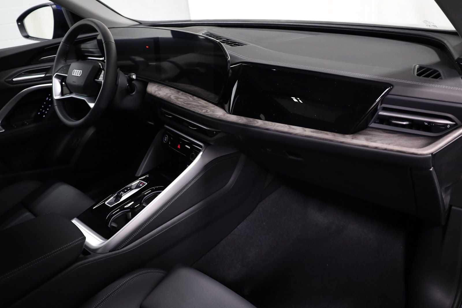 Thumbnail: 2025 Audi Q5 - 6