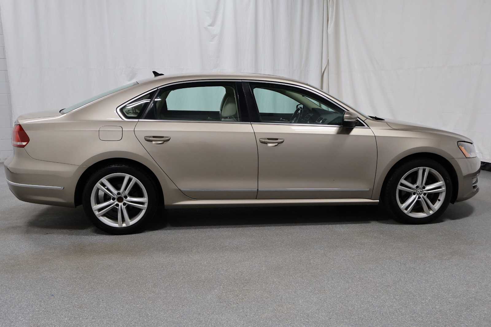 Thumbnail: 2015 Volkswagen Passat - 10