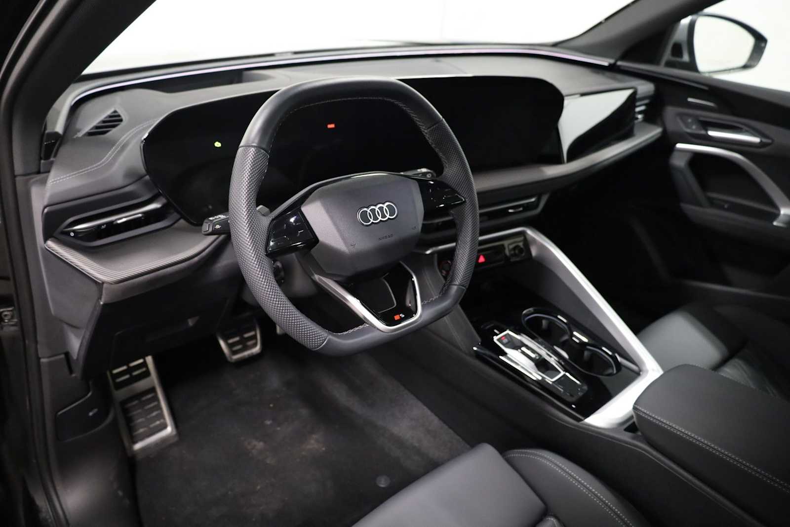 Thumbnail: 2025 Audi SQ5 - 4