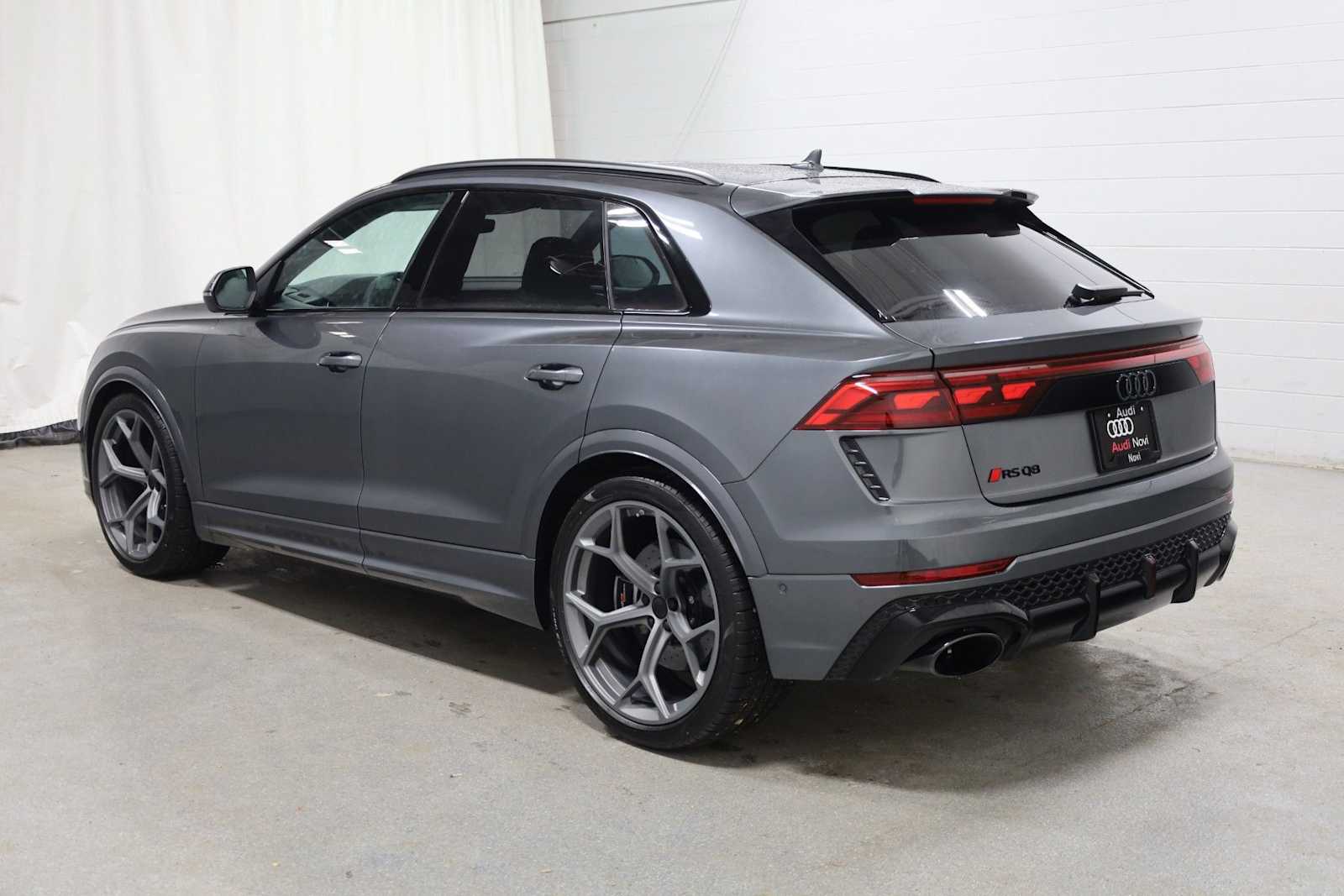 Thumbnail: 2026 Audi RS Q8 - 3