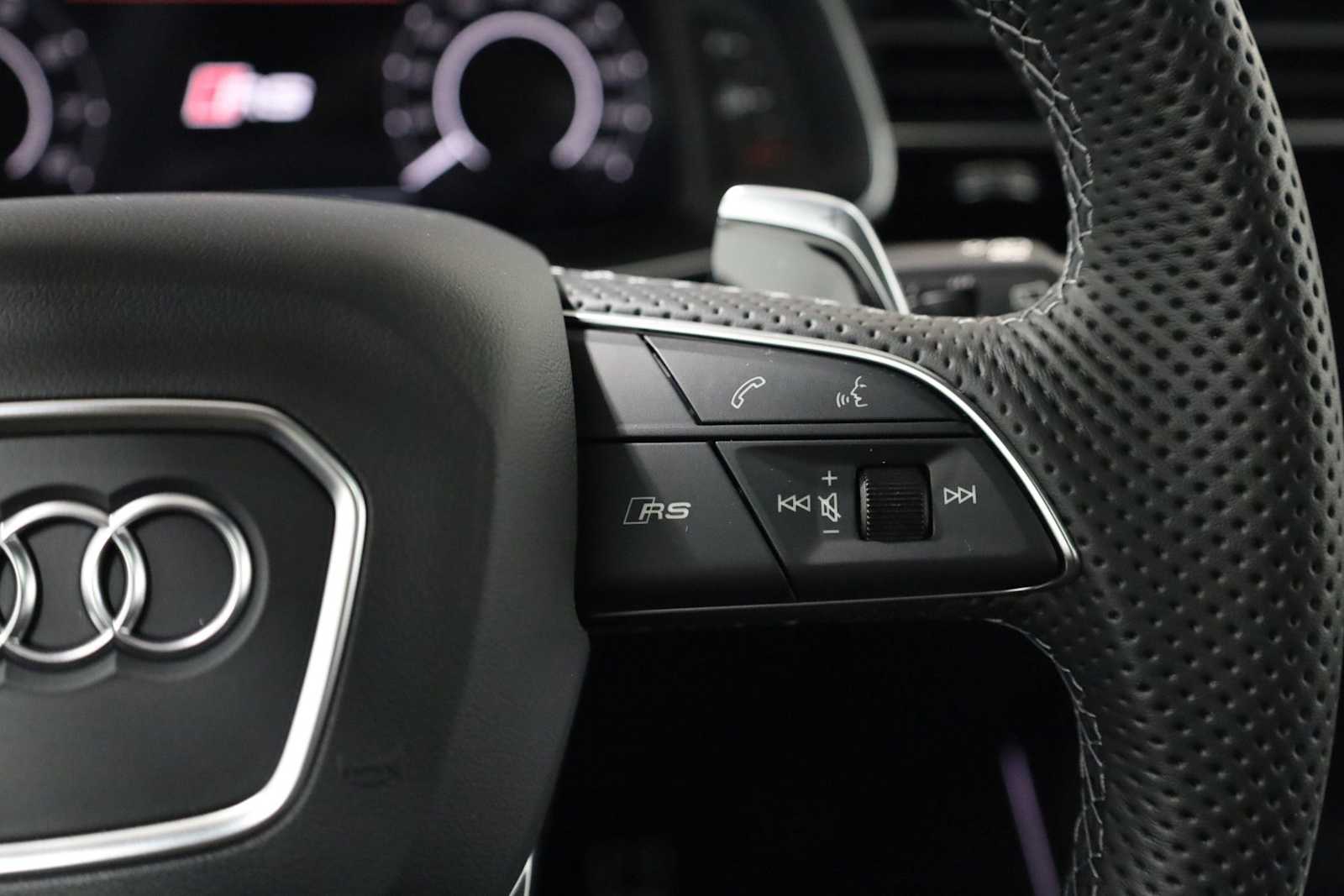 Thumbnail: 2026 Audi RS Q8 - 25