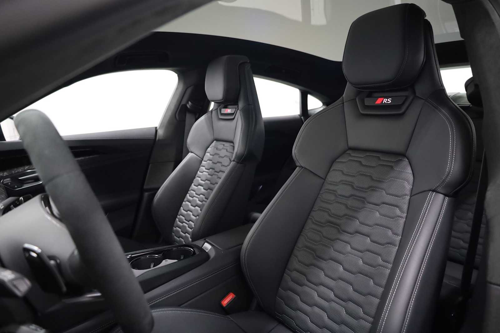 Thumbnail: 2025 Audi RS e-tron GT - 5