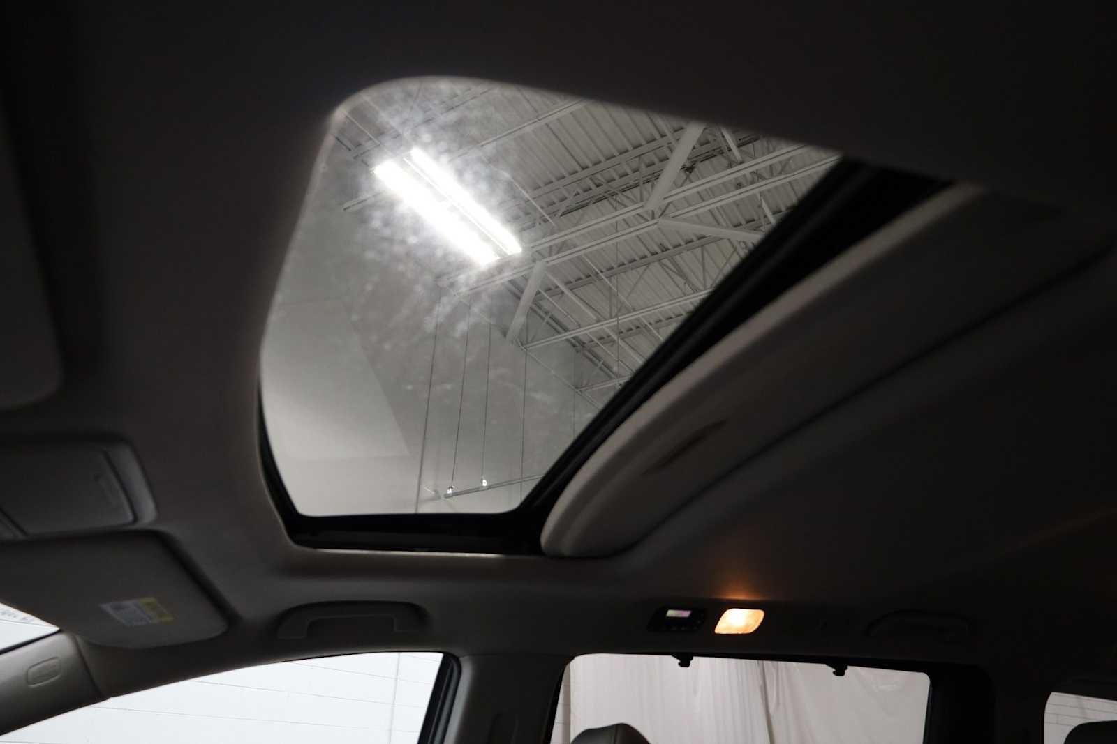 Thumbnail: 2015 Honda Odyssey - 18