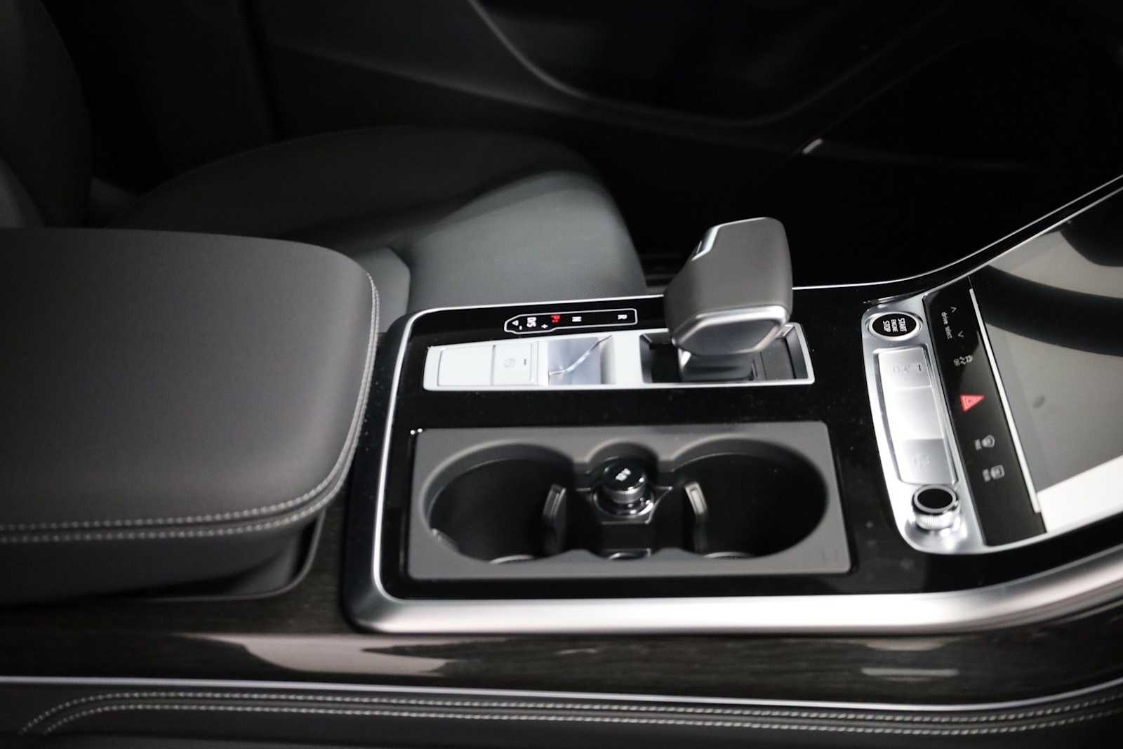 Thumbnail: 2026 Audi Q8 - 20