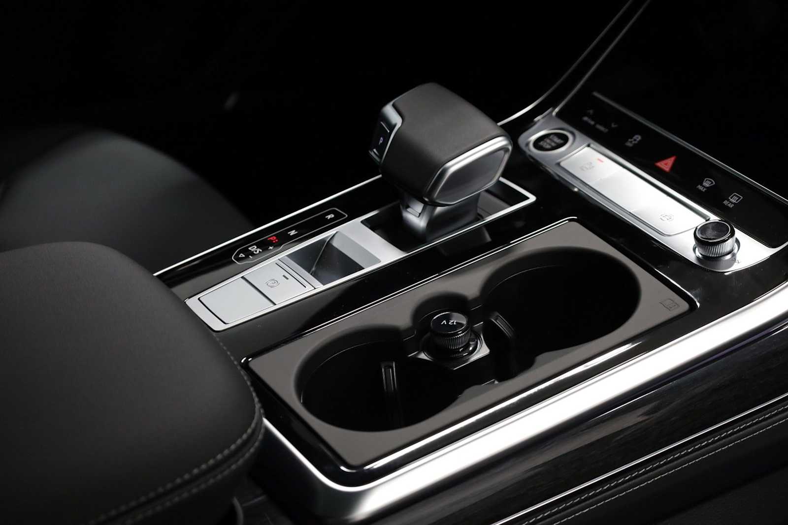 Thumbnail: 2026 Audi Q8 - 20