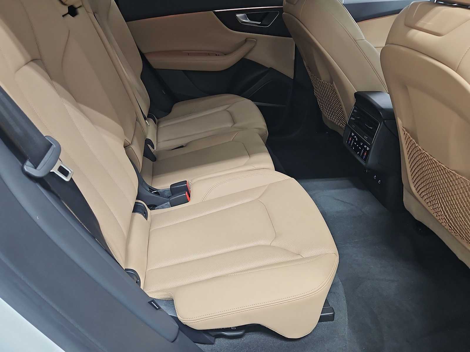 Thumbnail: 2023 Audi Q8 - 34