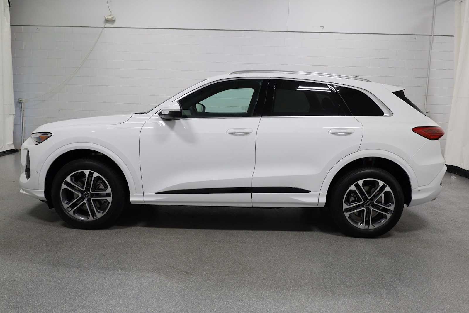 Thumbnail: 2025 Audi Q5 - 2