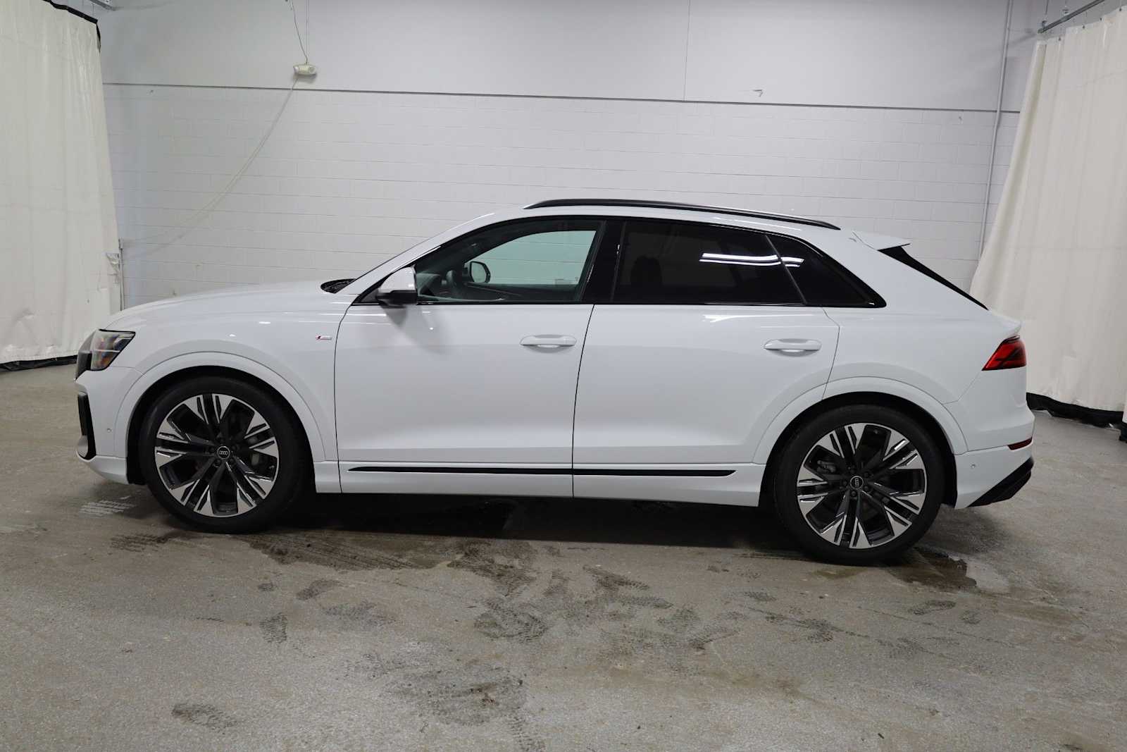 Thumbnail: 2026 Audi Q8 - 2