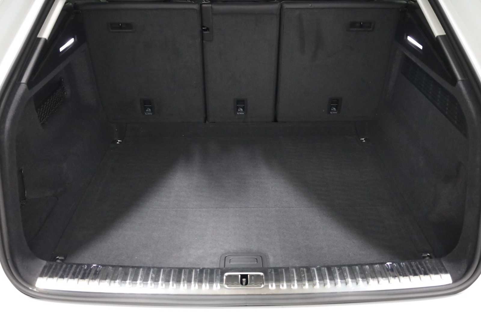 Thumbnail: 2023 Audi Q8 - 38