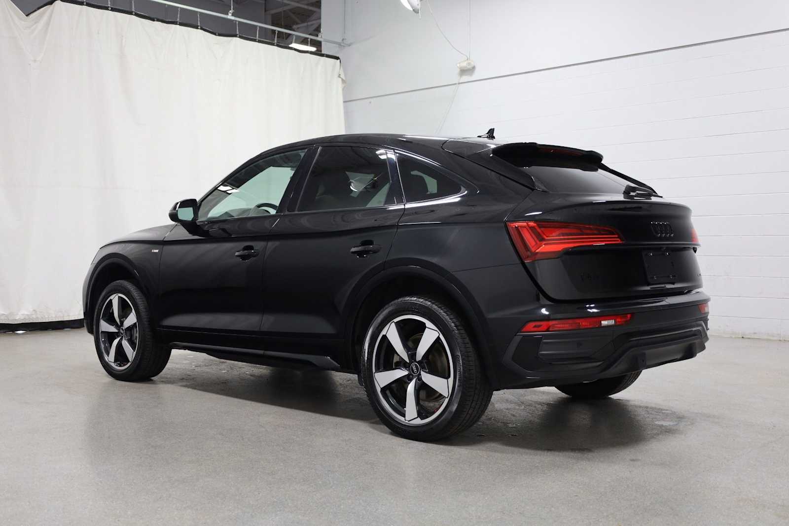 Thumbnail: 2023 Audi Q5 - 3