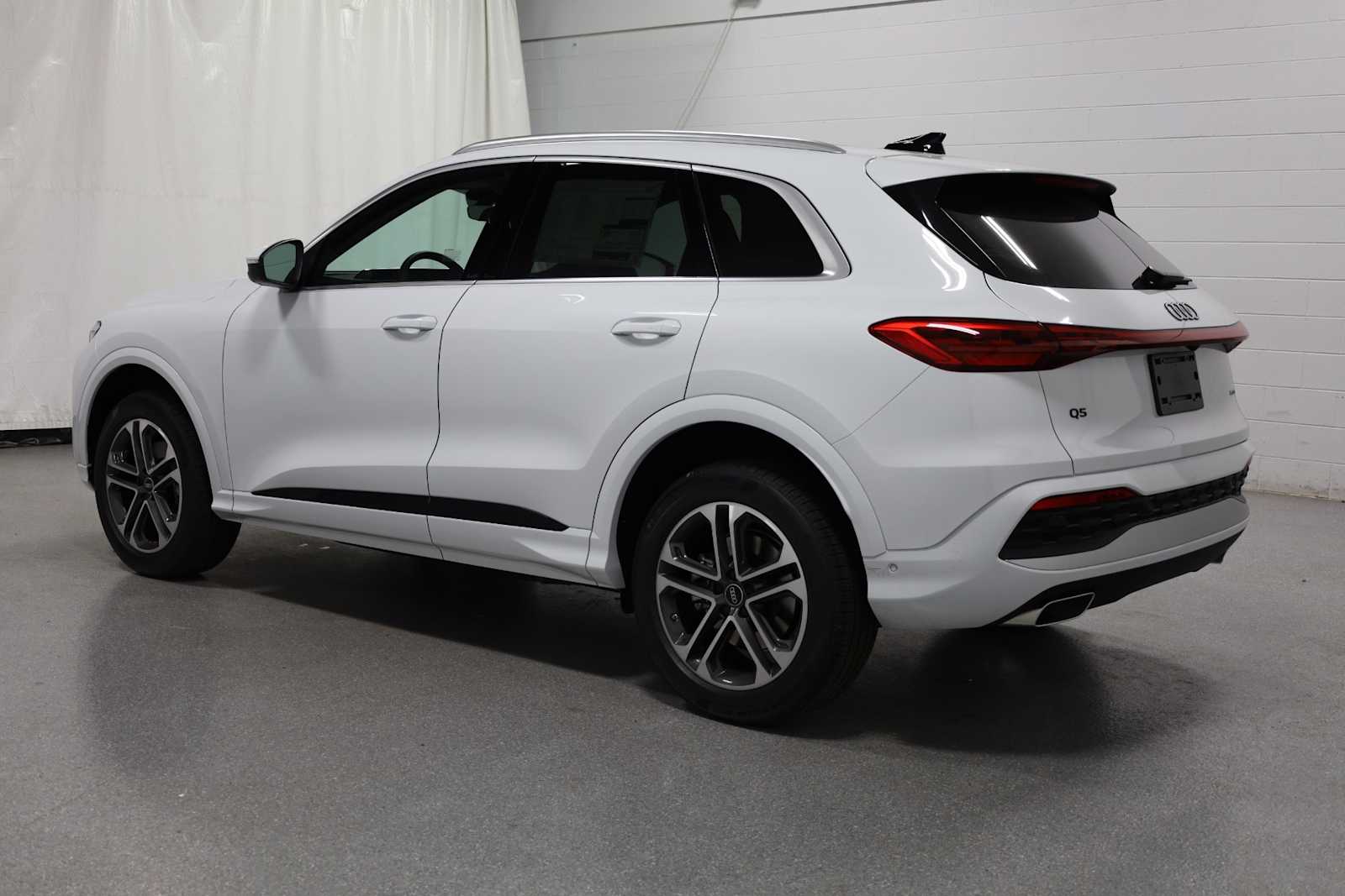 2025 Audi Q5 Premium Plus photo 3