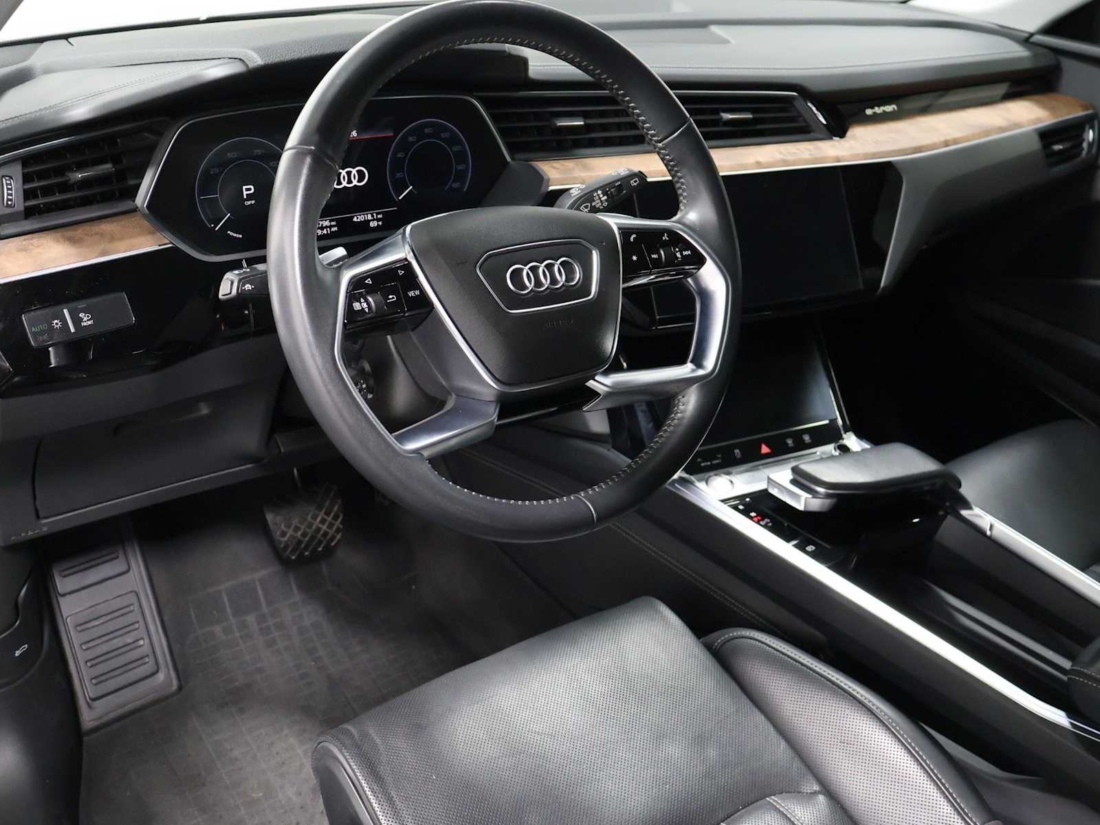 Thumbnail: 2019 Audi e-tron - 4
