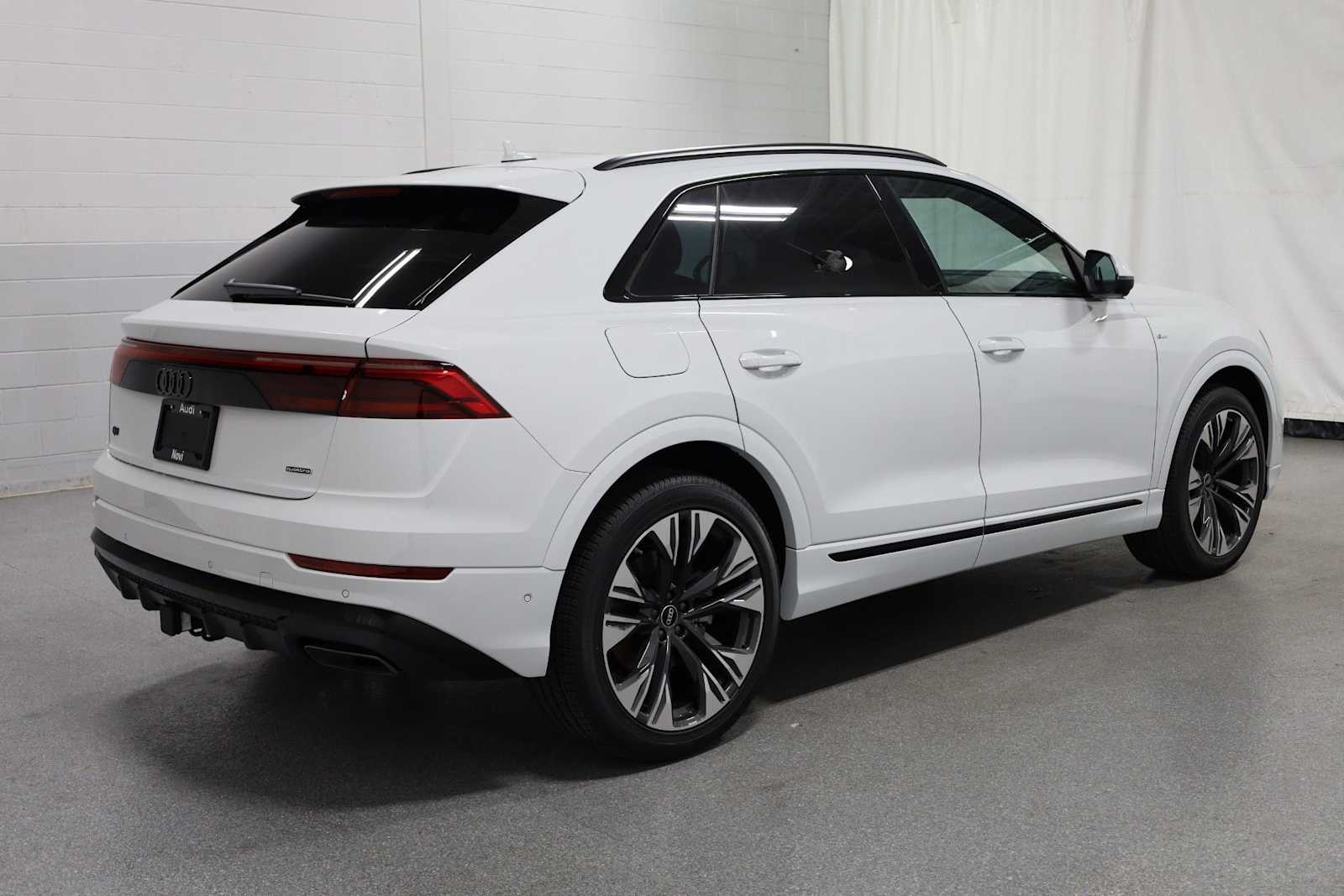 Thumbnail: 2026 Audi Q8 - 9