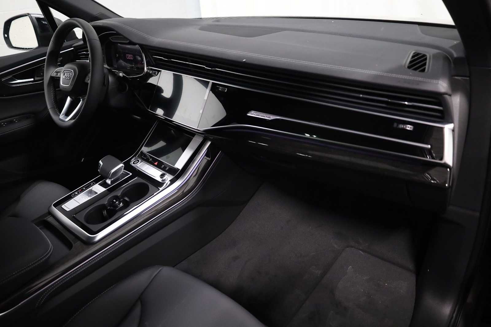 Thumbnail: 2026 Audi Q7 - 6