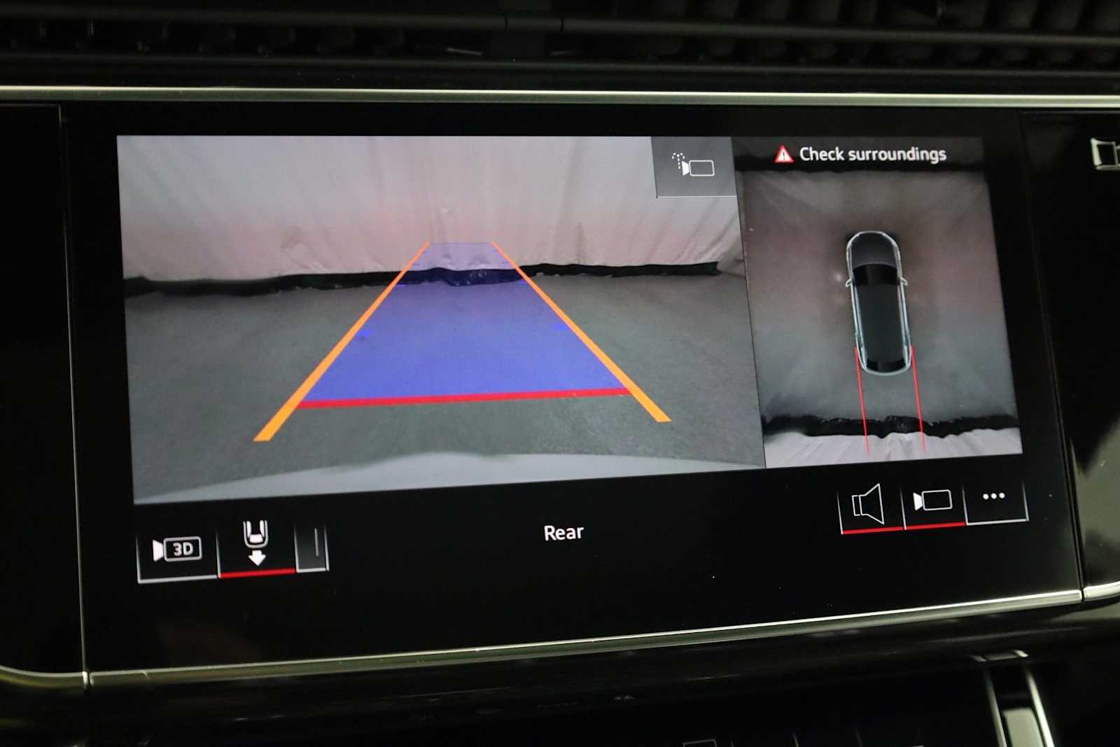 Thumbnail: 2026 Audi Q8 - 32