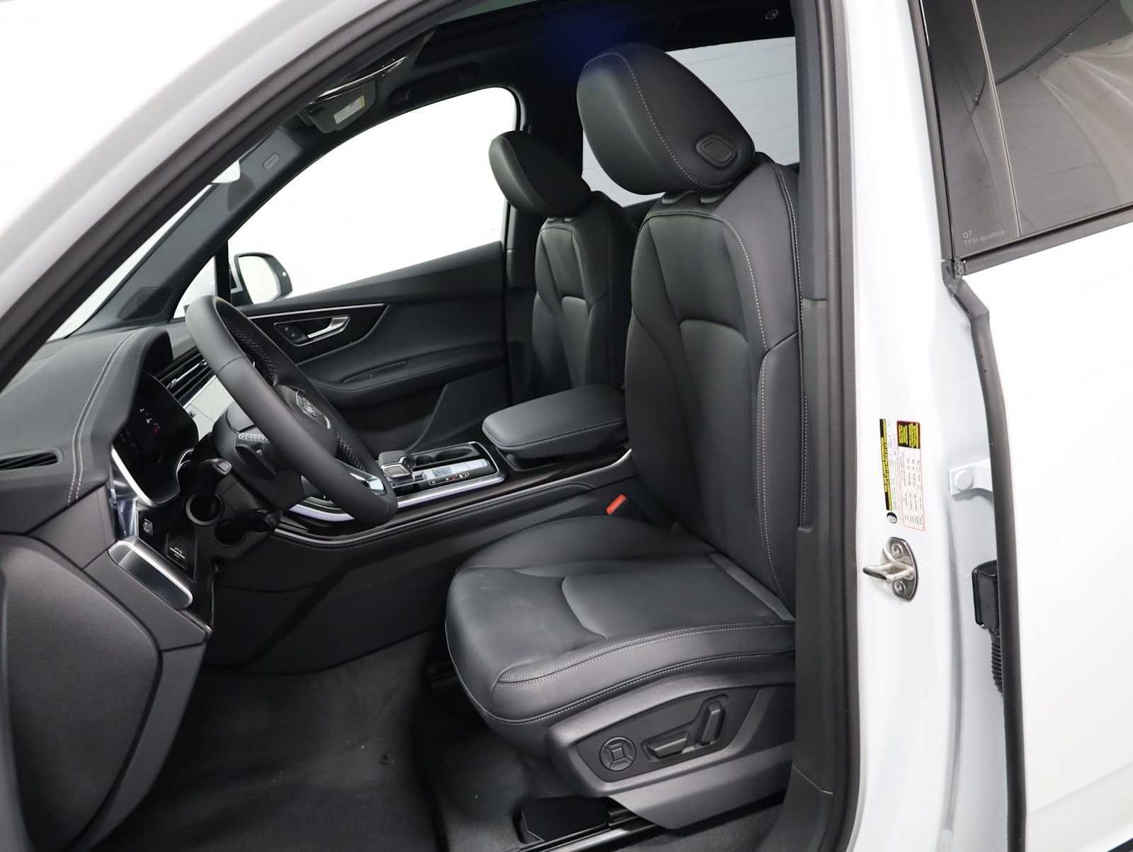 Thumbnail: 2026 Audi Q7 - 5