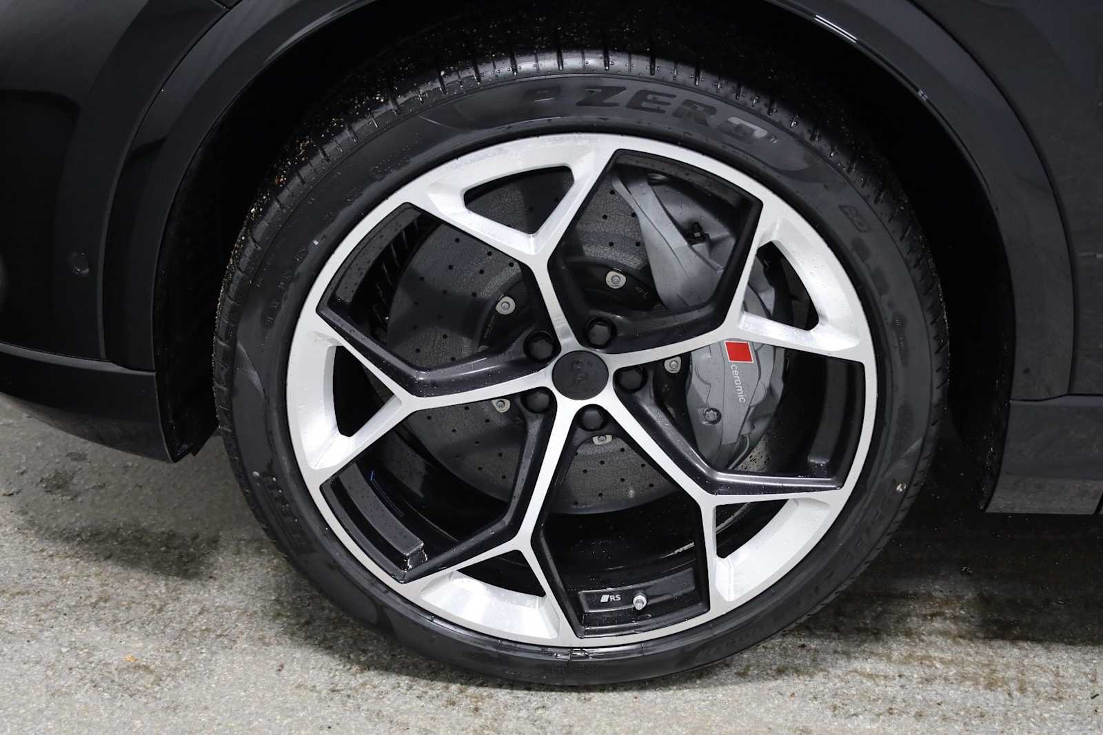 Thumbnail: 2026 Audi RS Q8 - 37