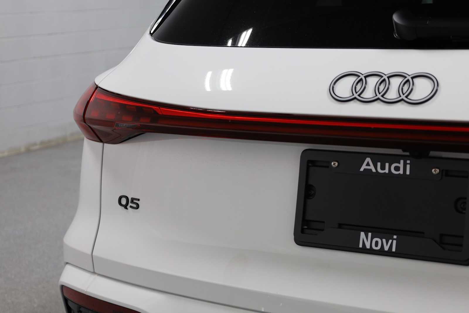 Thumbnail: 2025 Audi Q5 - 7