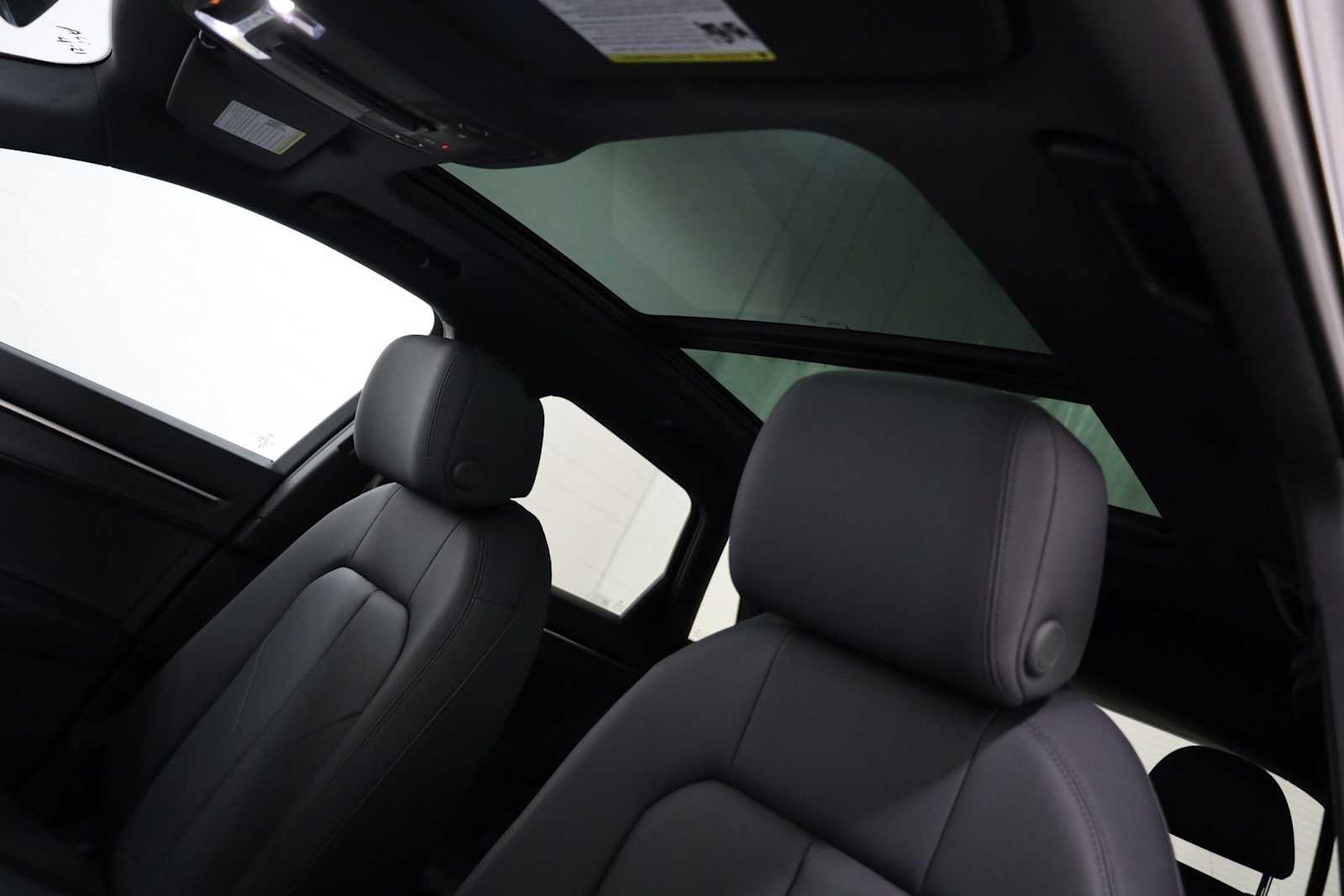 Thumbnail: 2025 Audi Q3 - 18