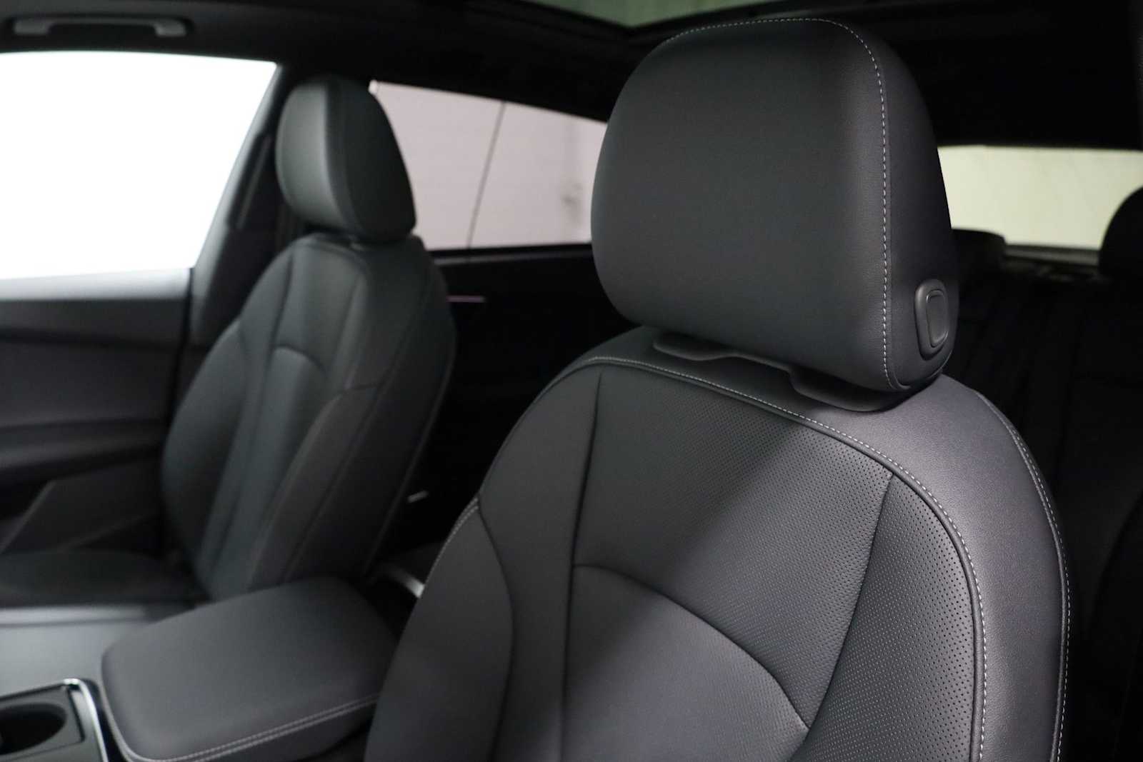 Thumbnail: 2026 Audi Q8 - 18