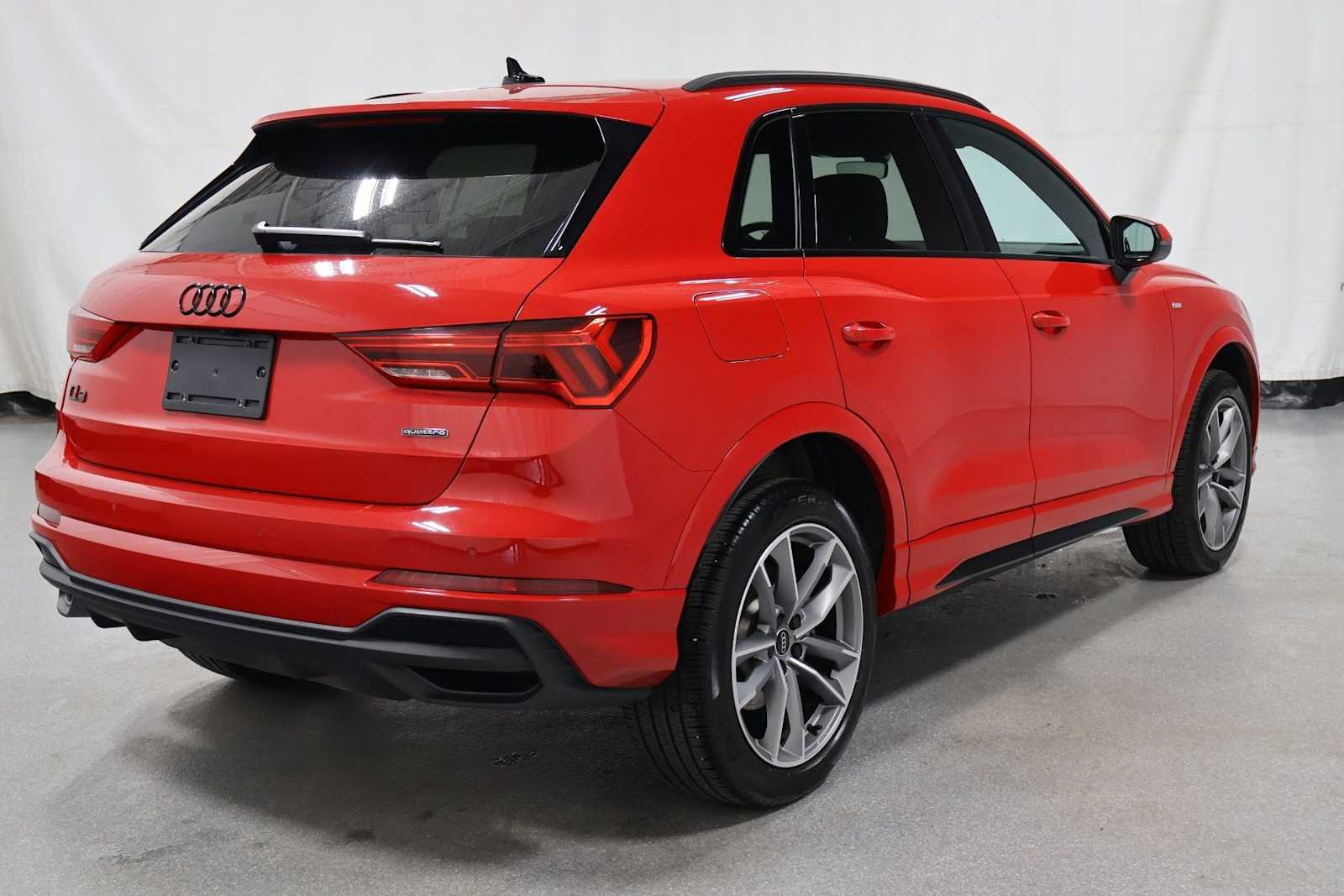 Thumbnail: 2023 Audi Q3 - 9