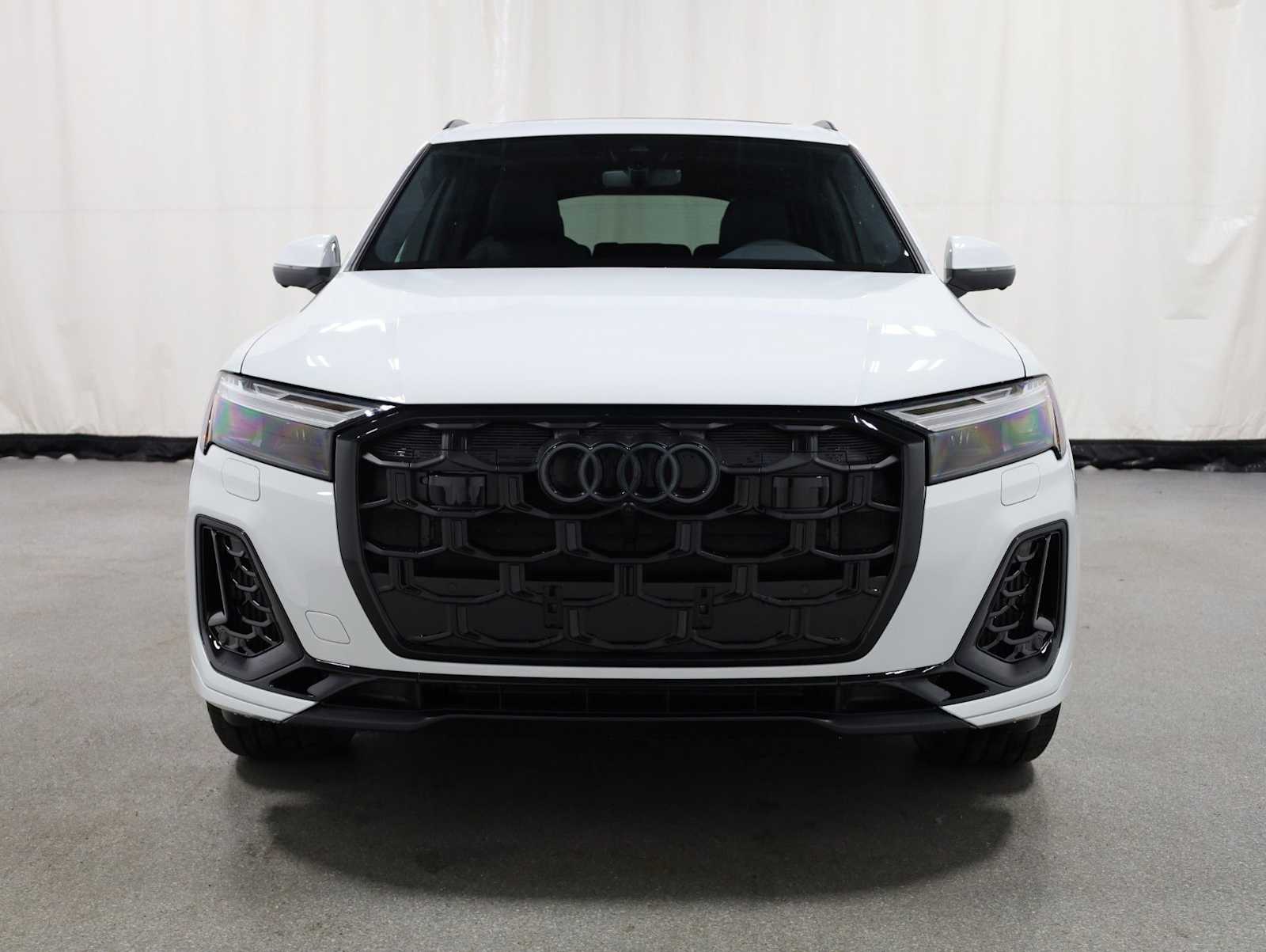 Thumbnail: 2026 Audi Q7 - 14