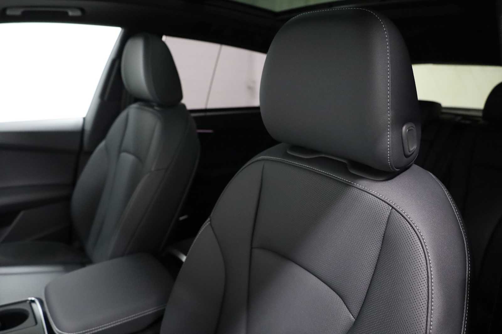 Thumbnail: 2026 Audi Q8 - 26