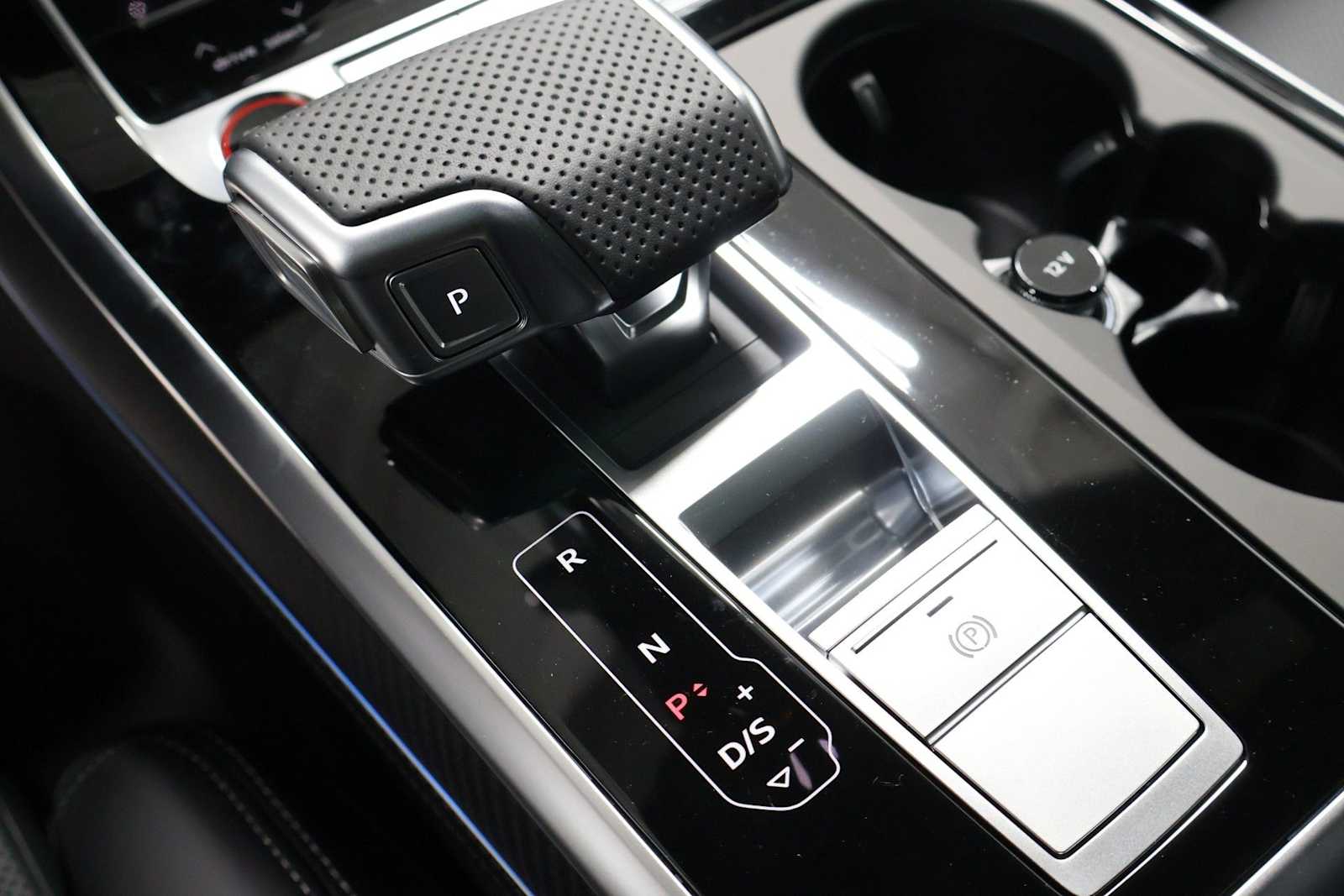 Thumbnail: 2026 Audi SQ8 - 27
