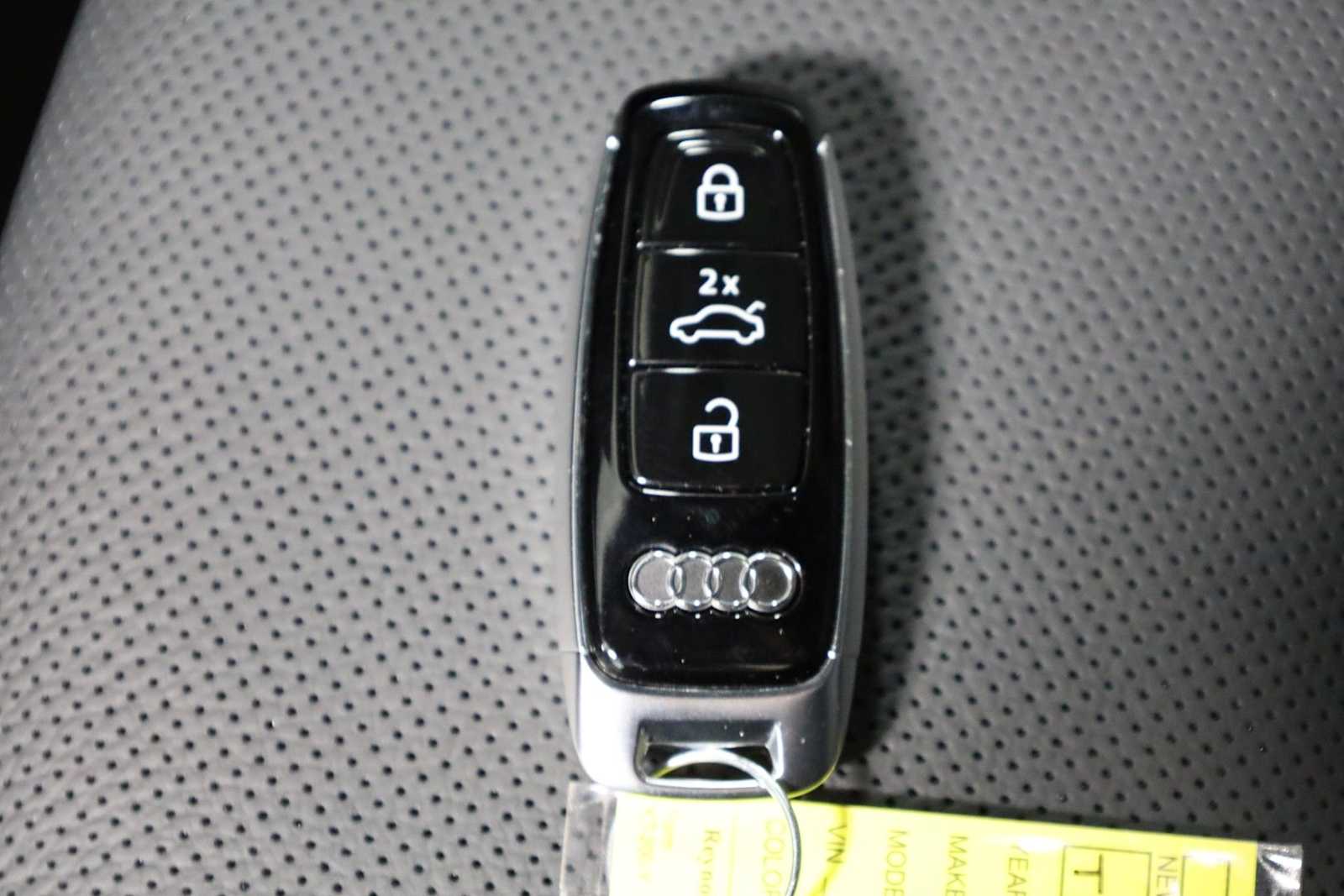 Thumbnail: 2026 Audi Q8 - 40