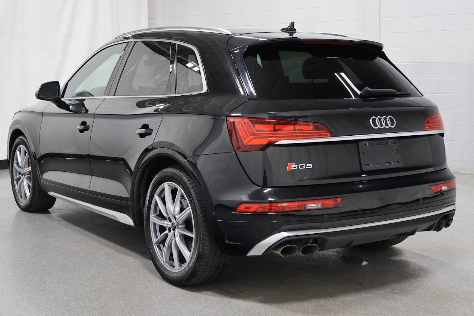 Thumbnail: 2023 Audi SQ5 - 3
