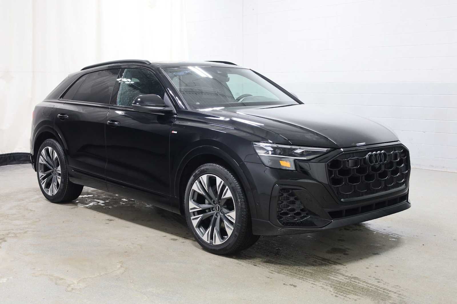 Thumbnail: 2026 Audi Q8 - 13