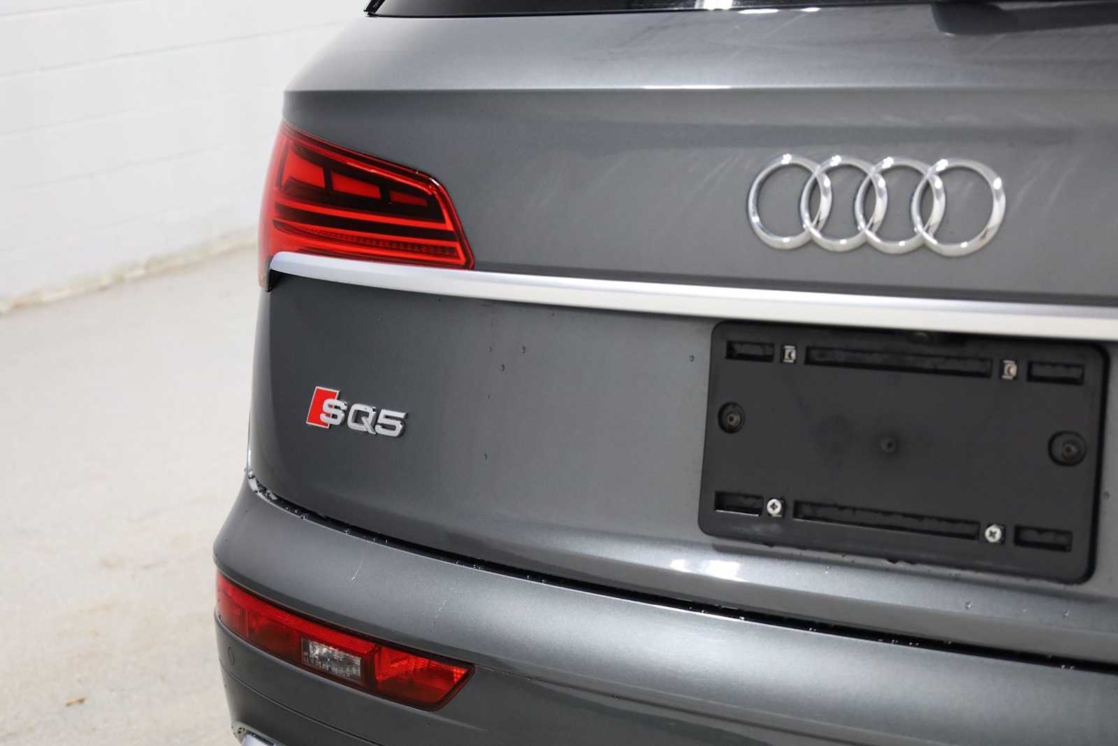Thumbnail: 2023 Audi SQ5 - 8