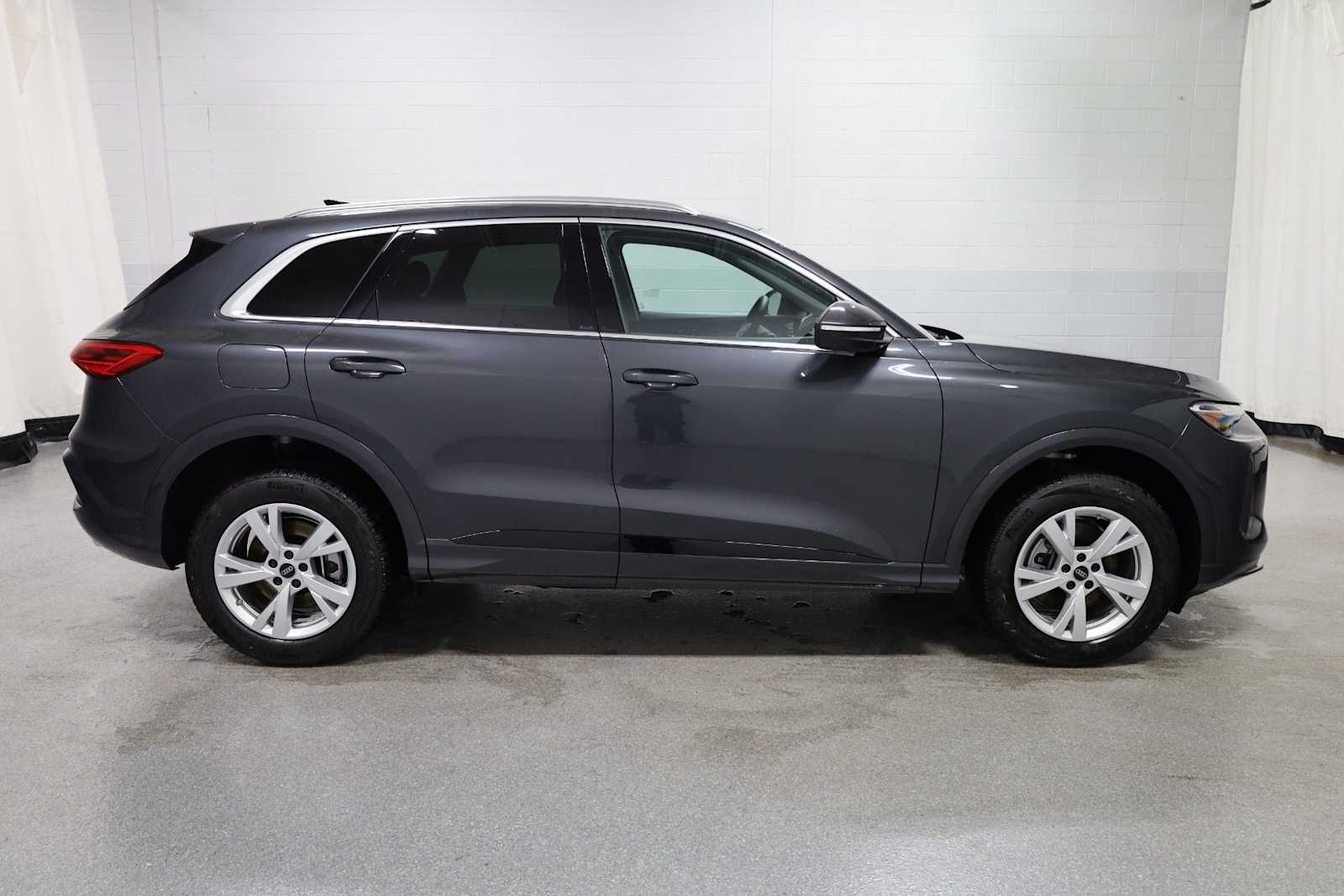 Thumbnail: 2025 Audi Q5 - 10