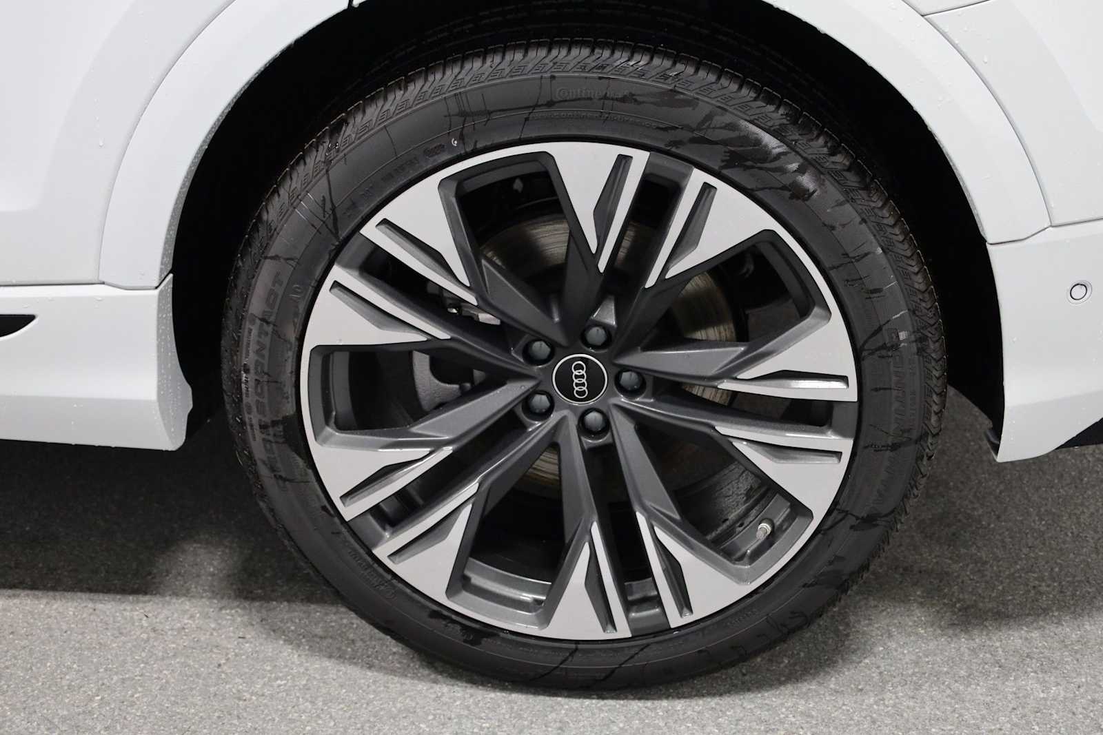 Thumbnail: 2026 Audi Q8 - 36