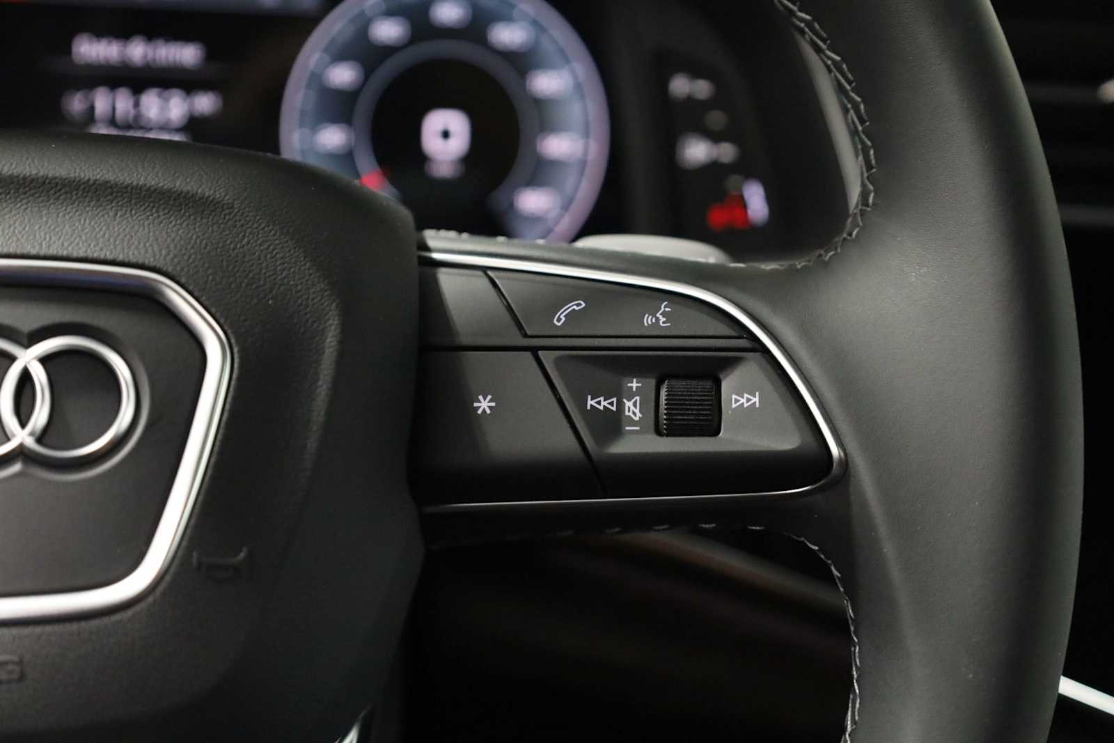 Thumbnail: 2026 Audi Q8 - 26