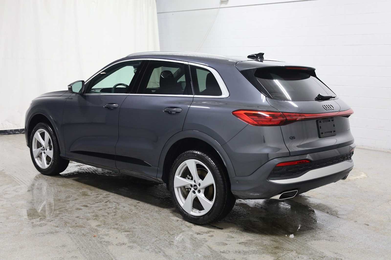 Thumbnail: 2025 Audi Q5 - 3