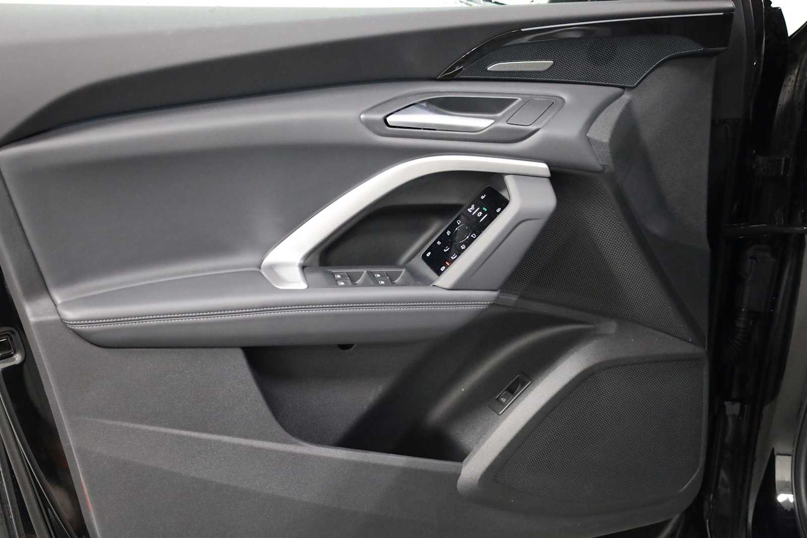 Thumbnail: 2025 Audi Q5 - 16