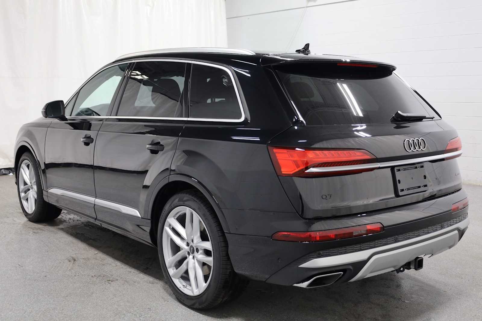 2025 Audi Q7 55 Premium Plus photo 3