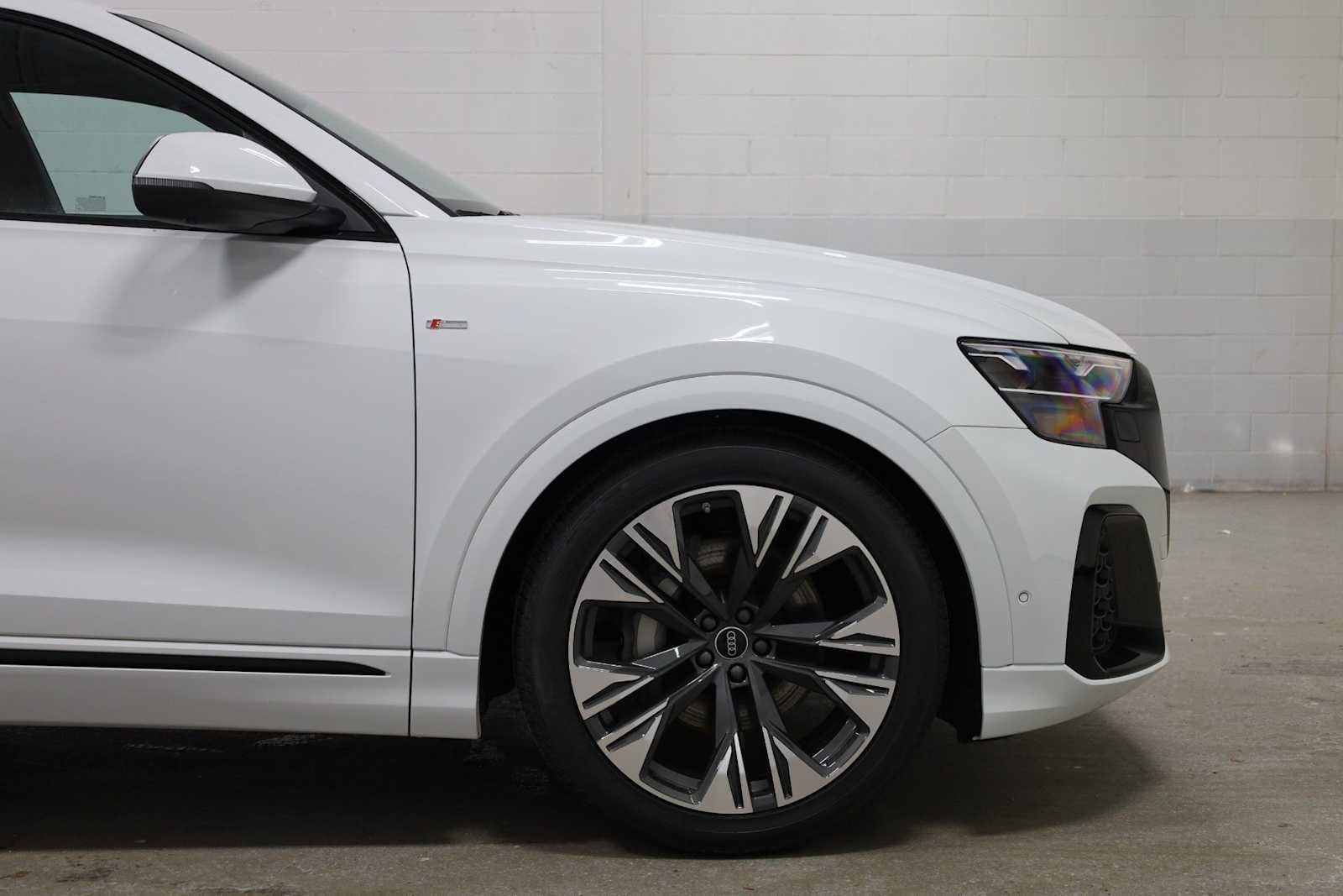 Thumbnail: 2026 Audi Q8 - 11