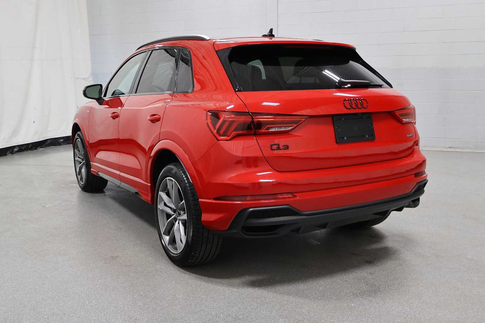 Thumbnail: 2023 Audi Q3 - 3