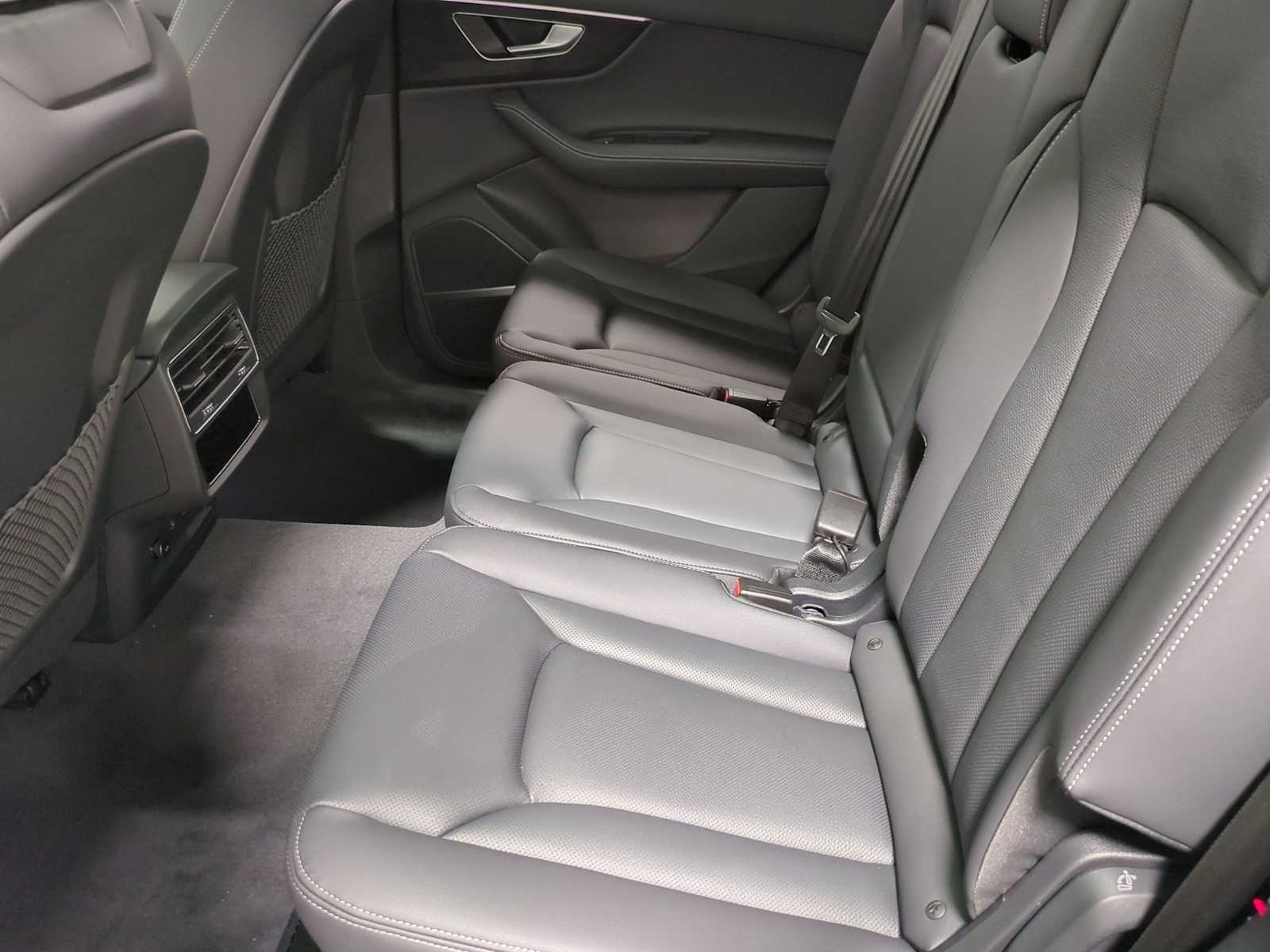 Thumbnail: 2026 Audi Q7 - 34