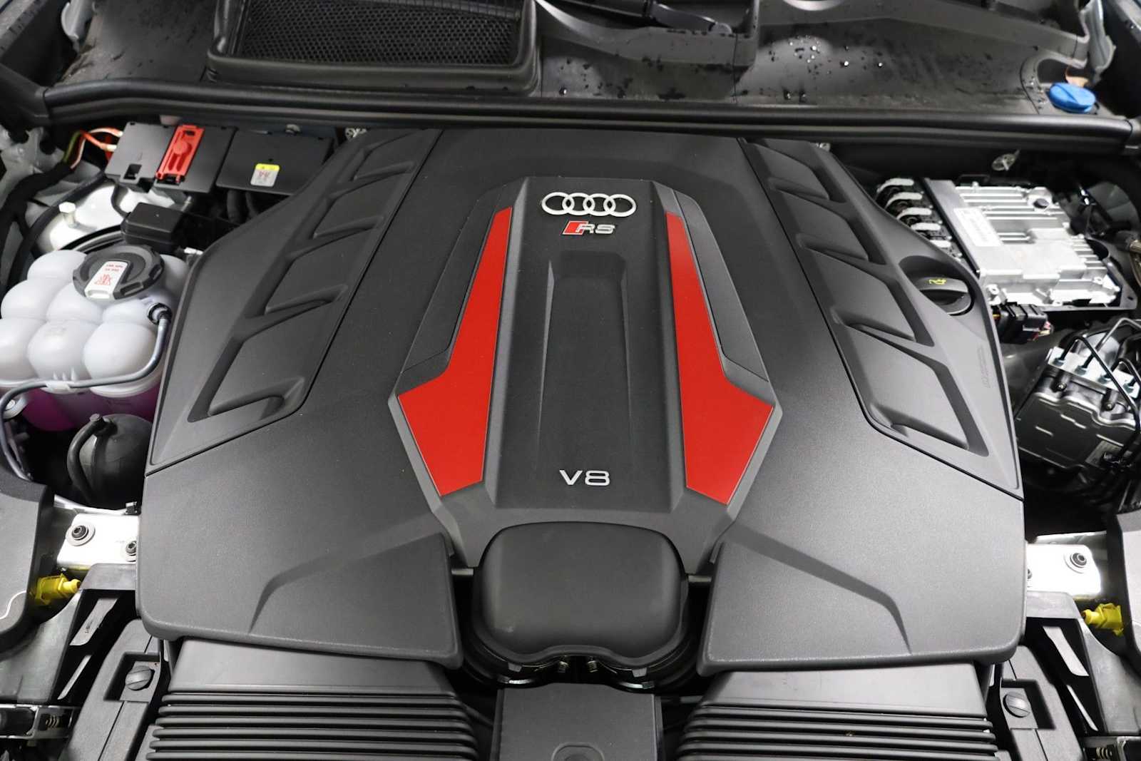 Thumbnail: 2026 Audi RS Q8 - 39