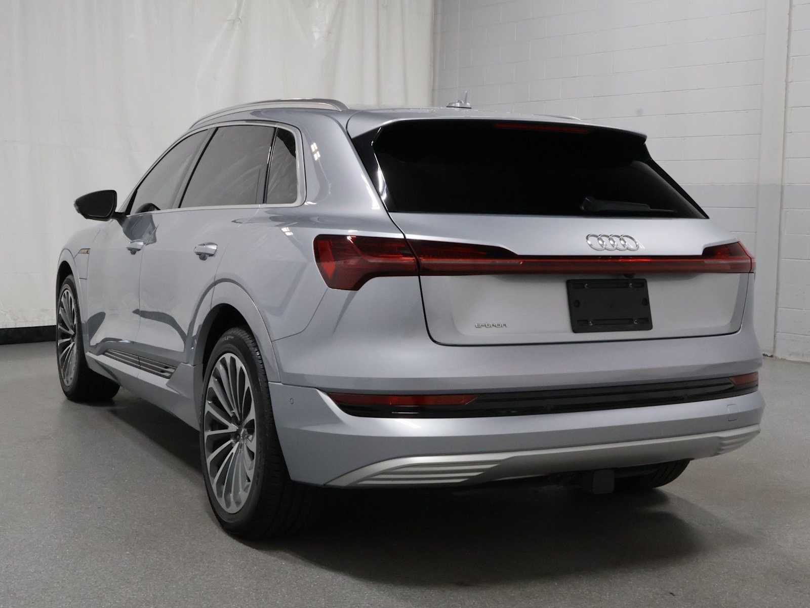 Thumbnail: 2019 Audi e-tron - 3