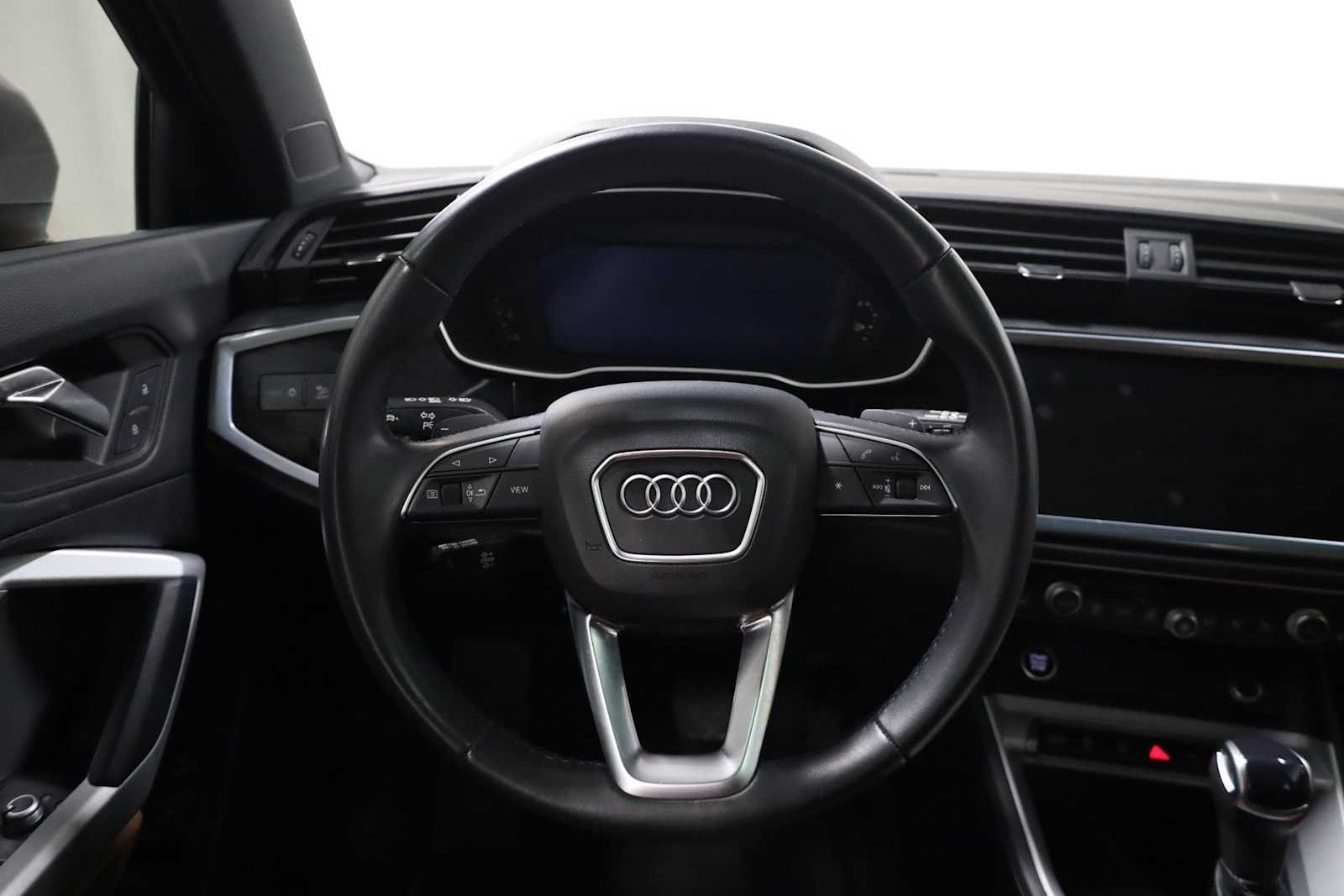 Thumbnail: 2023 Audi Q3 - 23