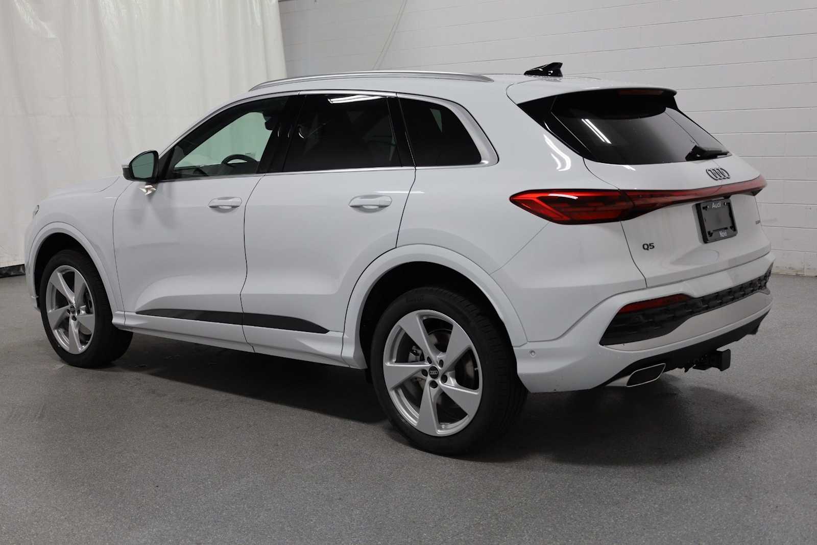 Thumbnail: 2025 Audi Q5 - 3