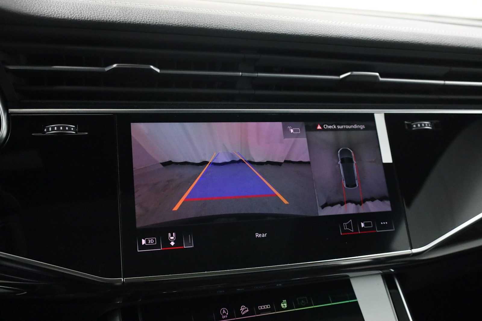 Thumbnail: 2026 Audi Q8 - 32