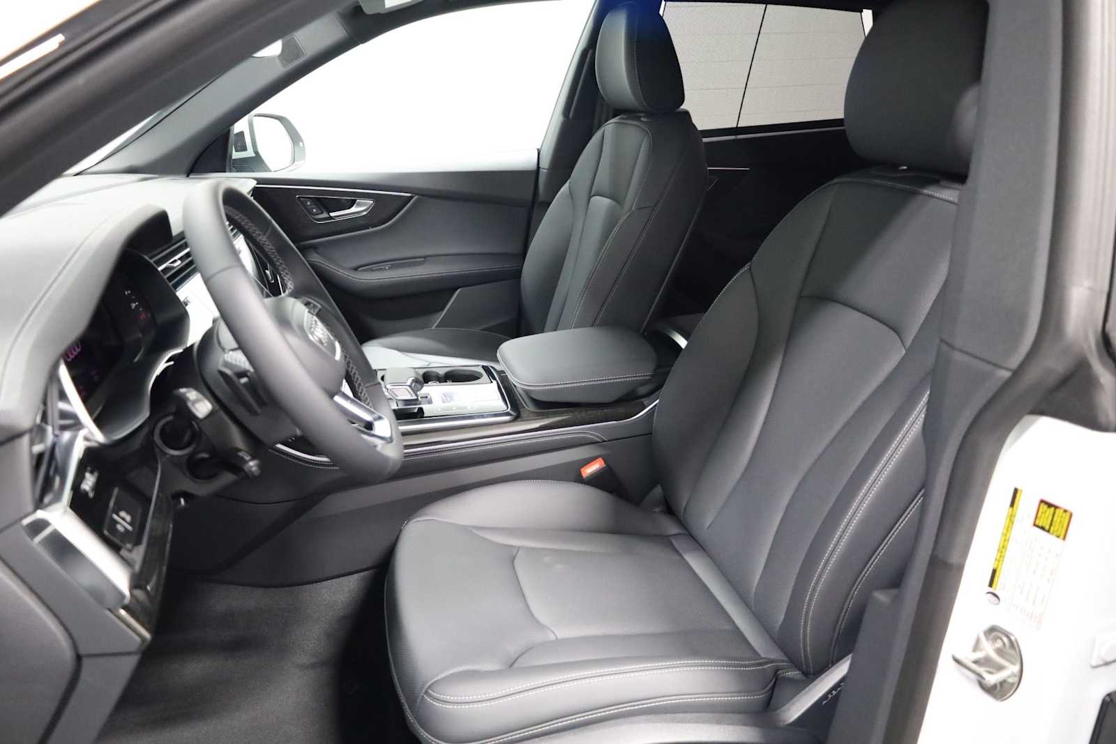 Thumbnail: 2026 Audi Q8 - 5