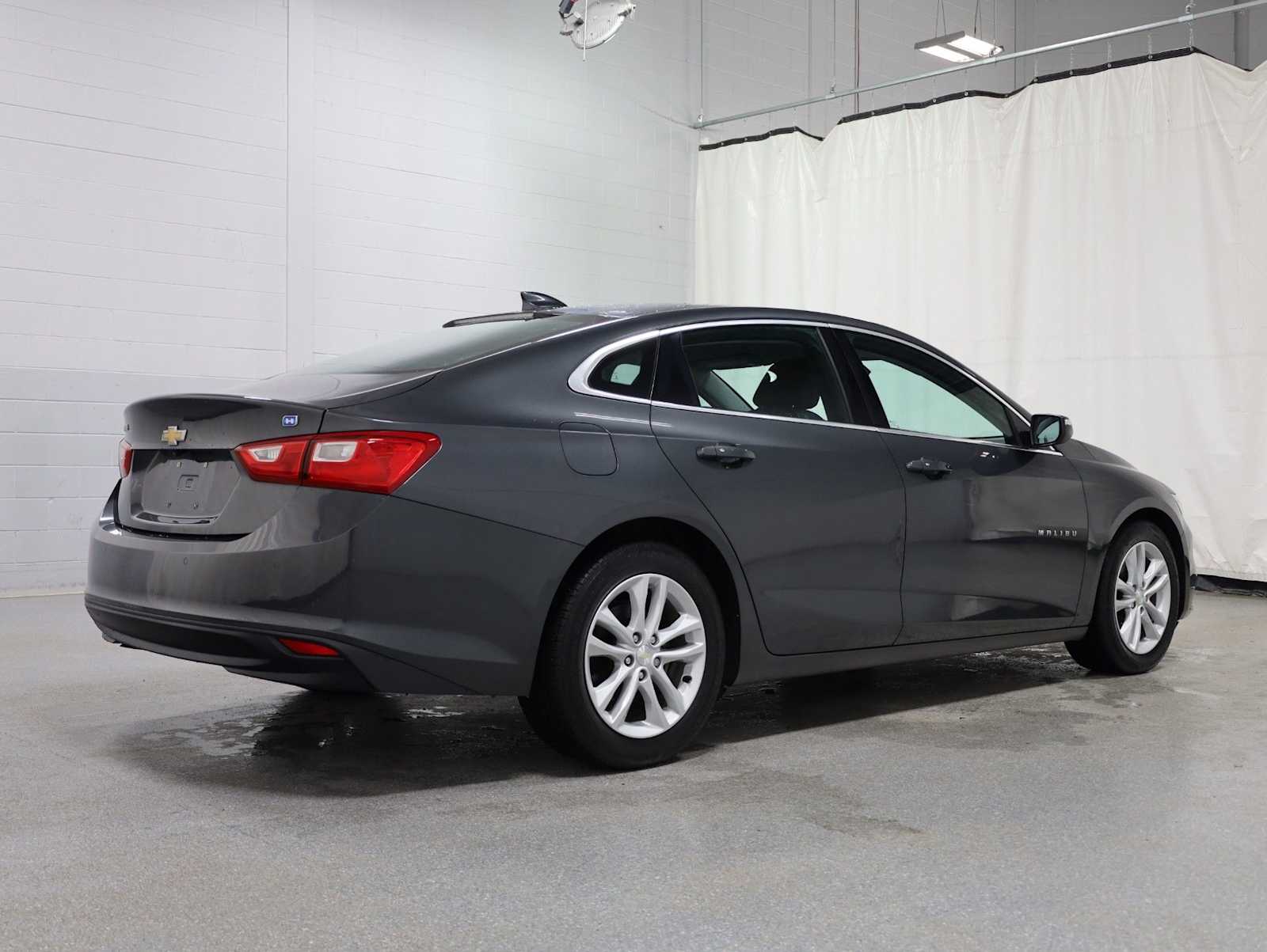 Thumbnail: 2017 Chevrolet Malibu - 9