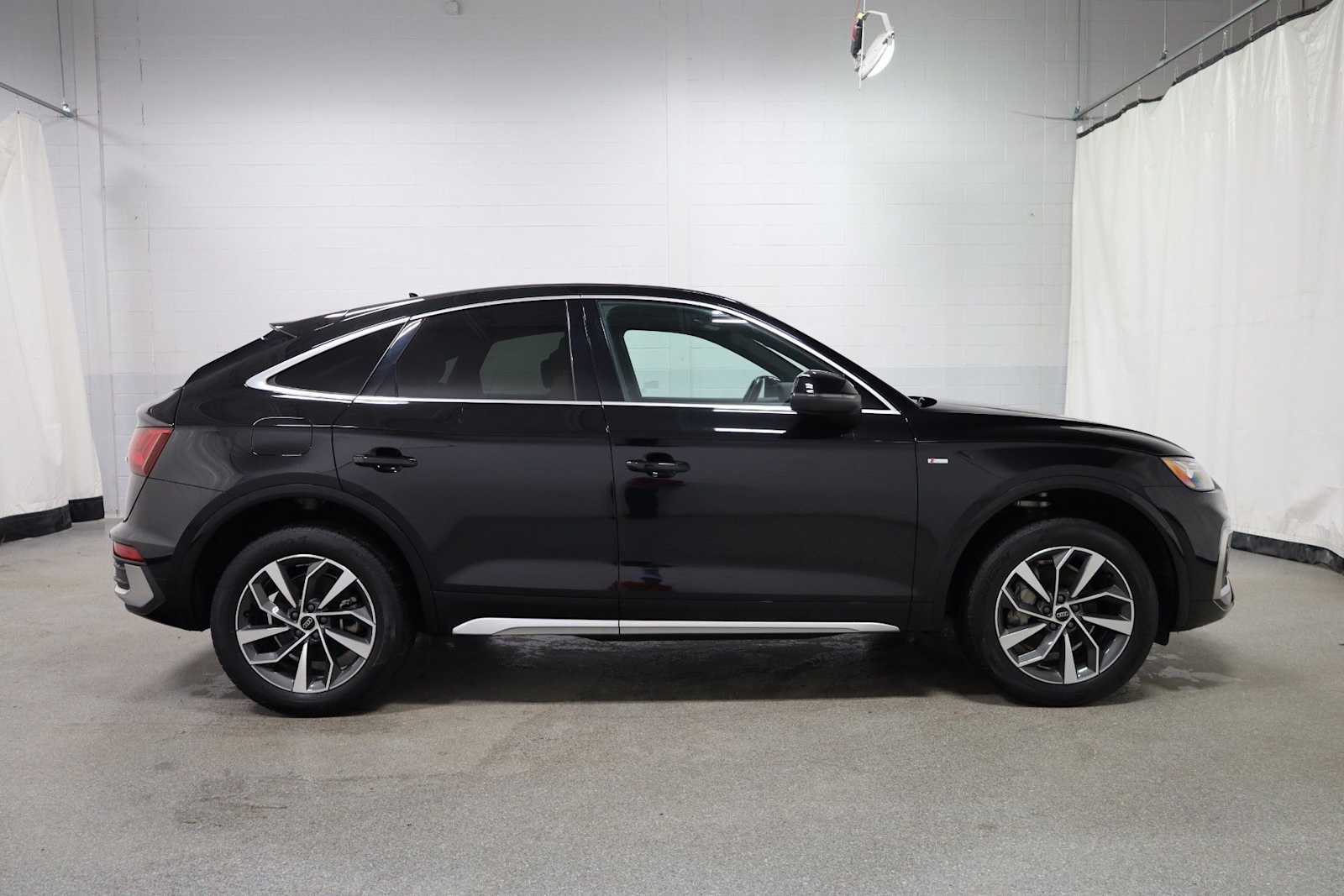 Thumbnail: 2023 Audi Q5 - 10