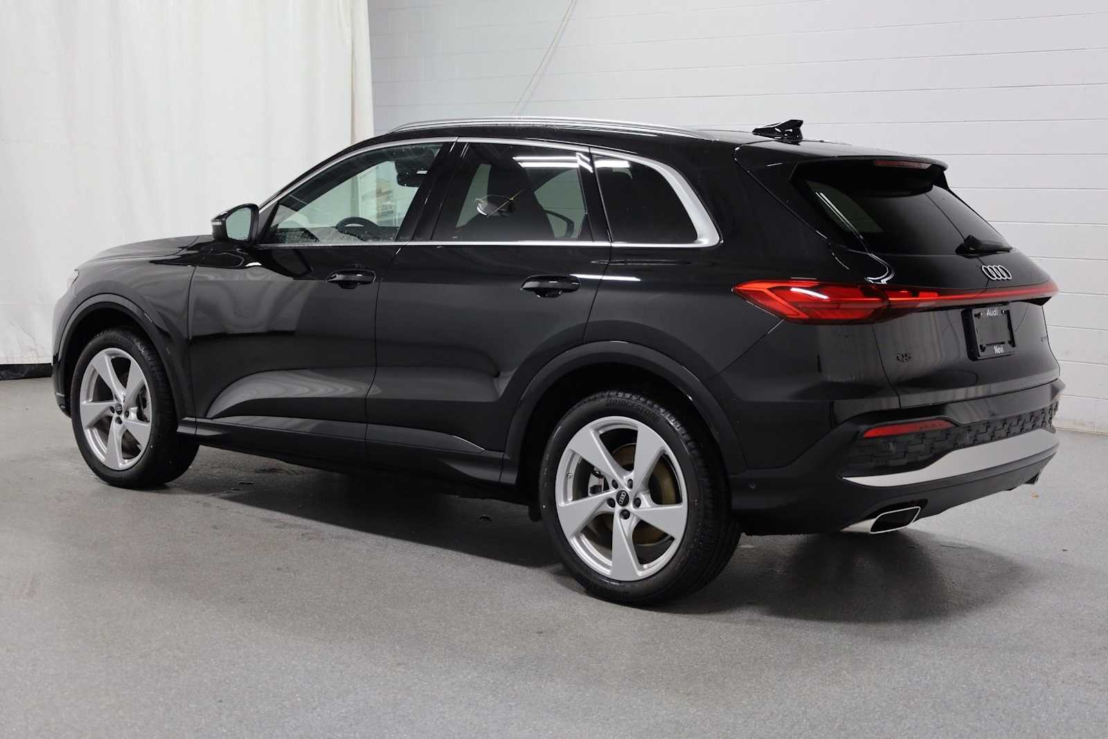 Thumbnail: 2025 Audi Q5 - 3